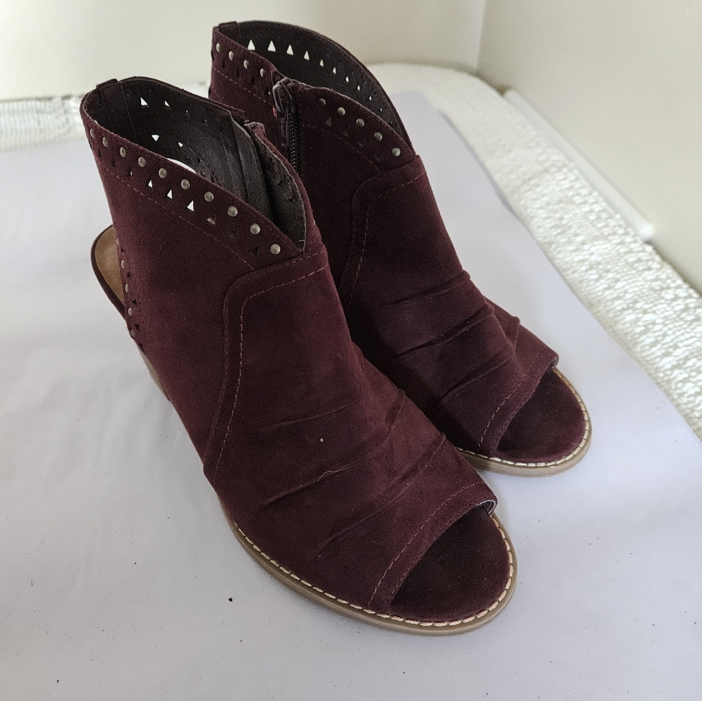 Women's Sonoma Burgundy Suede Ankle Boots Size 8.5 - Picture 2 of 14